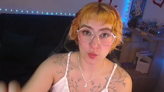 Miacatsito3 online show from June 13, 4:21 am