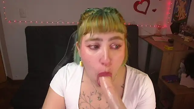 Miacatsito3 online show from July 14, 2:05 am