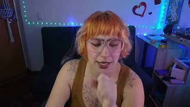 Miacatsito3 online show from June 5, 1:10 am
