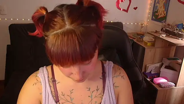 Miacatsito3 online show from May 1, 7:41 pm