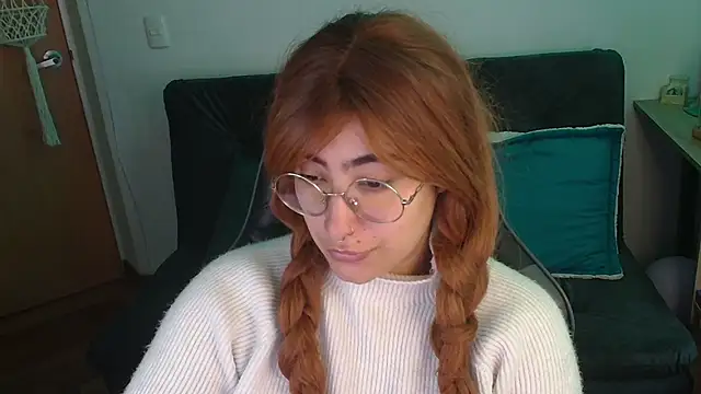 Miacatsito3 online show from December 18, 9:07 pm