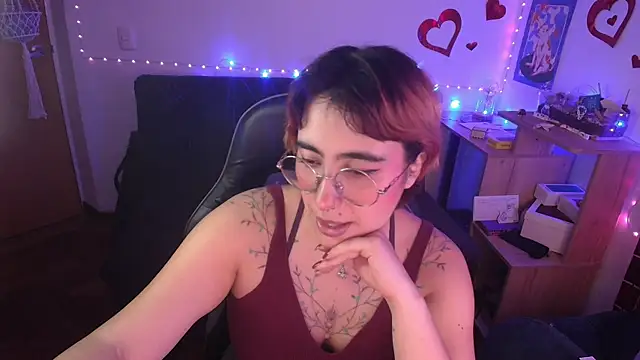 Miacatsito3 online show from April 22, 5:36 am