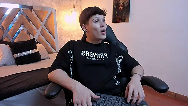 Snapshot of kraven_lust chatting on June 27, 3:12 am kraven lust online show from June 27, 3:12 am