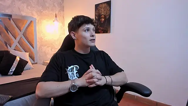 Snapshot of kraven_lust chatting on June 26, 3:01 am kraven lust online show from June 26, 3:01 am