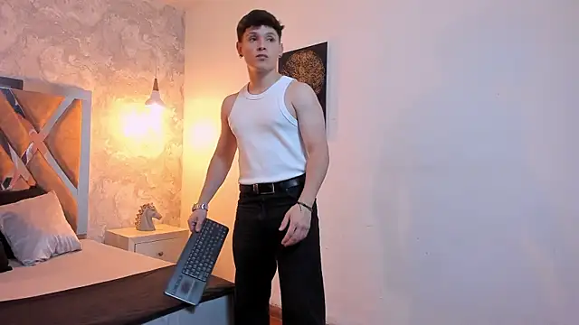 Snapshot of kraven_lust chatting on June 23, 3:04 am kraven lust online show from June 23, 3:04 am
