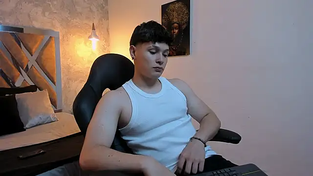Snapshot of kraven_lust chatting on June 17, 3:06 am kraven lust online show from June 17, 3:06 am