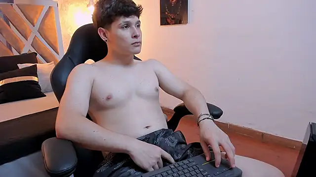 Snapshot of kraven_lust chatting on June 5, 6:52 am kraven lust online show from June 5, 6:52 am