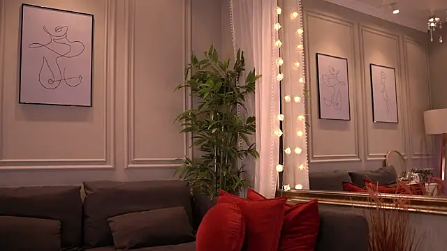 Snapshot of KatieHayes chatting on February 27, 8:19 pm KatieHayes online show from February 27, 8:19 pm