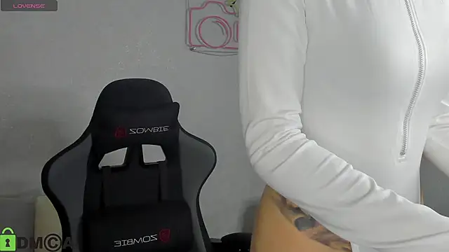 Snapshot of Amanda_Reedd chatting on October 16, 1:58 am Amanda Reedd online show from October 16, 1:58 am