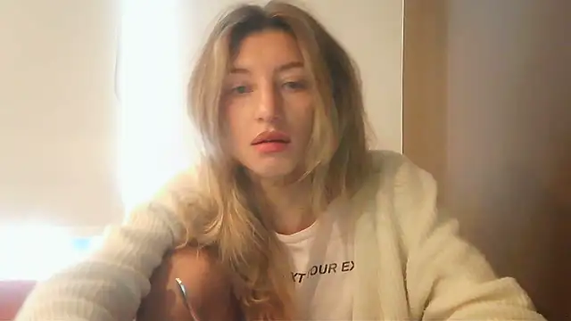 Snapshot of Miralyn chatting on September 18, 8:39 am Miralyn online show from September 18, 8:39 am