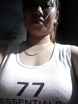 Snapshot of Dung_x chatting on February 14, 1:11 pm Dung x online show from February 14, 1:11 pm