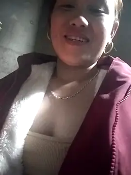 Snapshot of Dung_x chatting on February 20, 6:19 am Dung x online show from February 20, 6:19 am