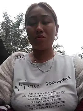 Snapshot of Dung_x chatting on February 15, 8:02 am Dung x online show from February 15, 8:02 am