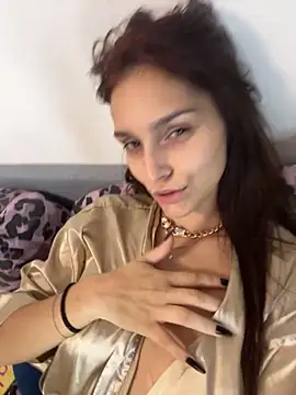 Snapshot of EllaBlowy chatting on October 6, 9:10 am EllaBlowy online show from October 6, 9:10 am