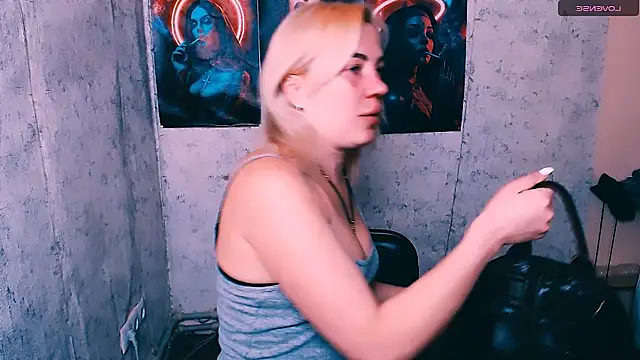 EmmaCat  online show from January 14, 5:33 am