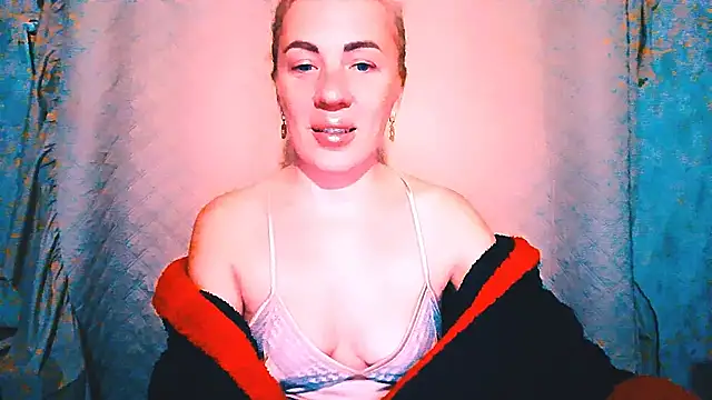 Snapshot of EmmaCat_ chatting on October 2, 5:05 pm EmmaCat online show from October 2, 5:05 pm