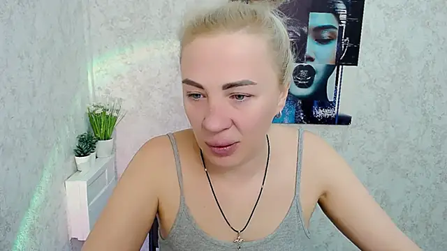 EmmaCat  online show from February 10, 6:12 am