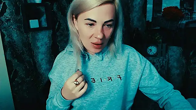 EmmaCat  online show from October 27, 6:25 am