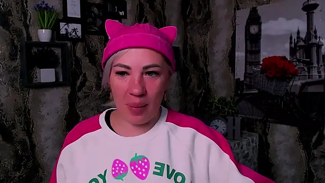 EmmaCat  online show from April 10, 5:25 am