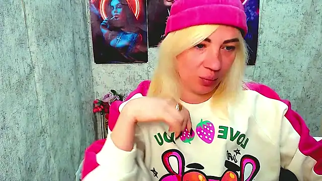 EmmaCat  online show from March 25, 5:29 am