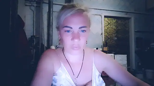 EmmaCat  online show from May 25, 6:50 pm