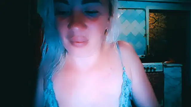 Snapshot of EmmaCat_ chatting on June 26, 6:47 pm EmmaCat online show from June 26, 6:47 pm