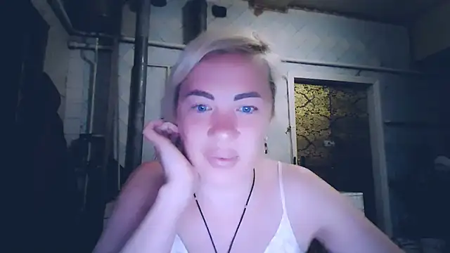EmmaCat  online show from May 12, 2:19 am