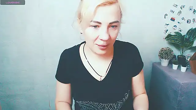 EmmaCat  online show from January 12, 5:03 am