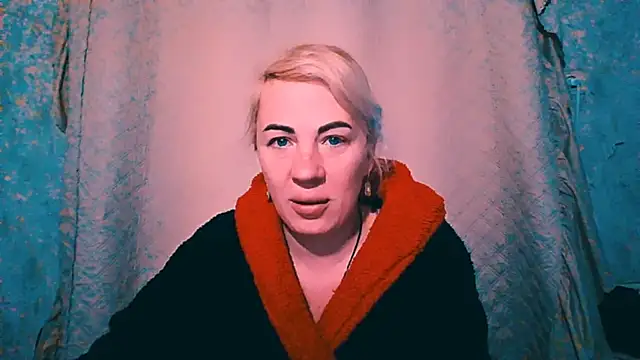 Snapshot of EmmaCat_ chatting on October 18, 5:09 am EmmaCat online show from October 18, 5:09 am