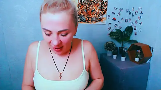 EmmaCat  online show from February 10, 6:29 pm