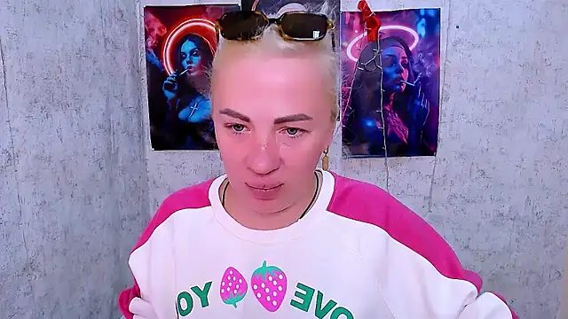 EmmaCat  online show from March 15, 5:25 am