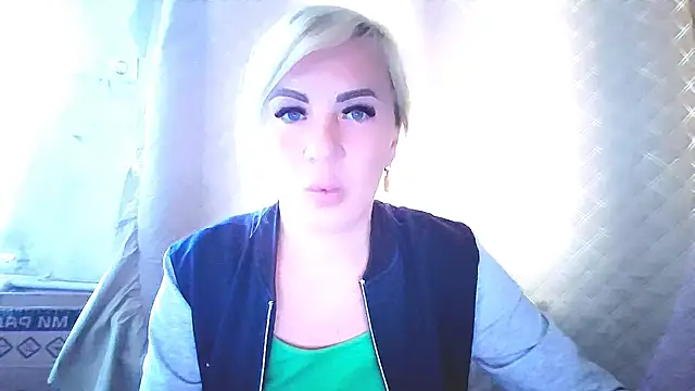 Snapshot of EmmaCat_ chatting on September 14, 9:53 am EmmaCat online show from September 14, 9:53 am