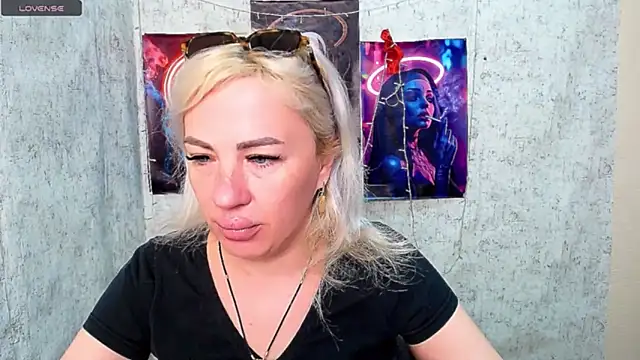 EmmaCat  online show from April 6, 4:19 am