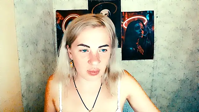 EmmaCat  online show from November 10, 6:13 pm