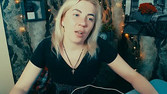 EmmaCat  online show from December 17, 6:24 pm