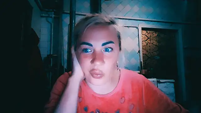 Snapshot of EmmaCat_ chatting on June 22, 7:33 pm EmmaCat online show from June 22, 7:33 pm