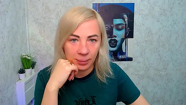 EmmaCat  online show from November 14, 5:22 am