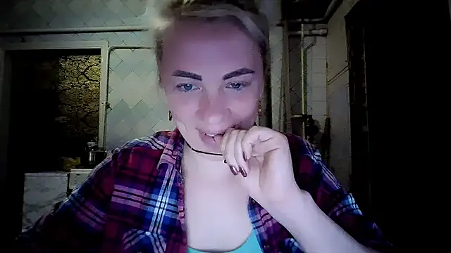 EmmaCat  online show from April 15, 5:13 am