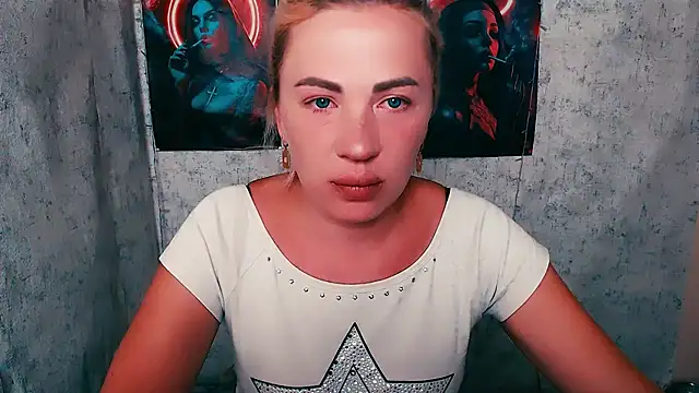 Snapshot of EmmaCat_ chatting on June 25, 4:21 am EmmaCat online show from June 25, 4:21 am