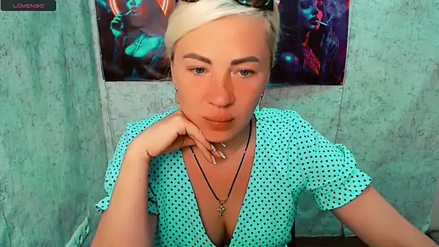 Snapshot of EmmaCat_ chatting on June 21, 3:56 am EmmaCat online show from June 21, 3:56 am