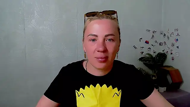 EmmaCat  online show from May 5, 4:26 am