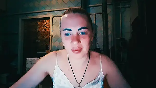 EmmaCat  online show from April 20, 3:57 pm