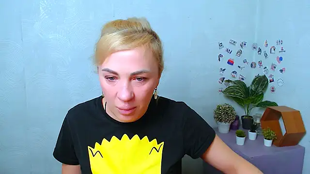 EmmaCat  online show from December 3, 6:14 am