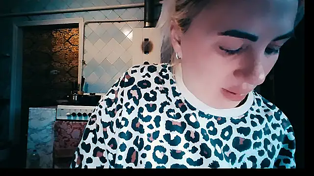 EmmaCat  online show from January 18, 10:18 am