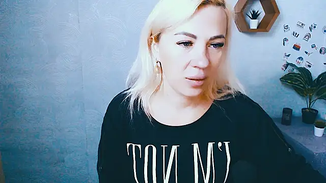 Snapshot of EmmaCat_ chatting on September 23, 5:36 am EmmaCat online show from September 23, 5:36 am