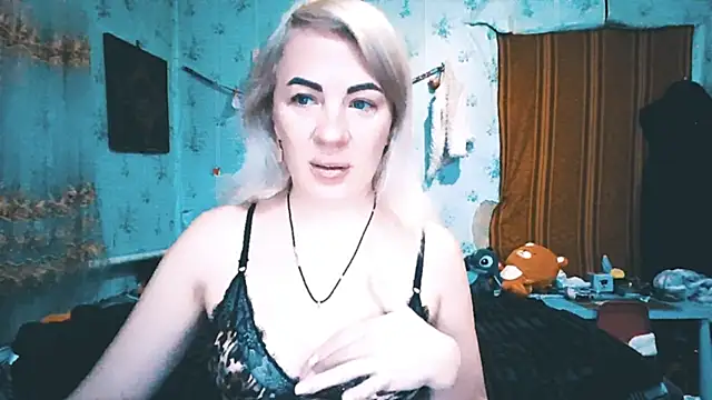 EmmaCat  online show from November 15, 5:55 am