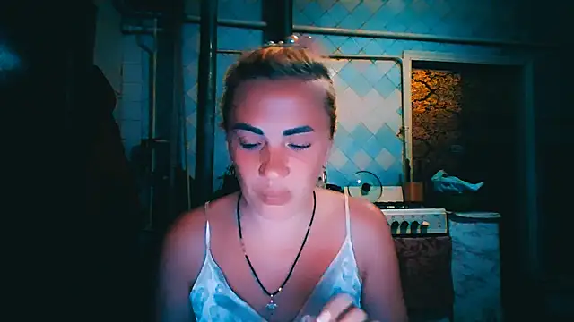Snapshot of EmmaCat_ chatting on June 17, 7:35 pm EmmaCat online show from June 17, 7:35 pm