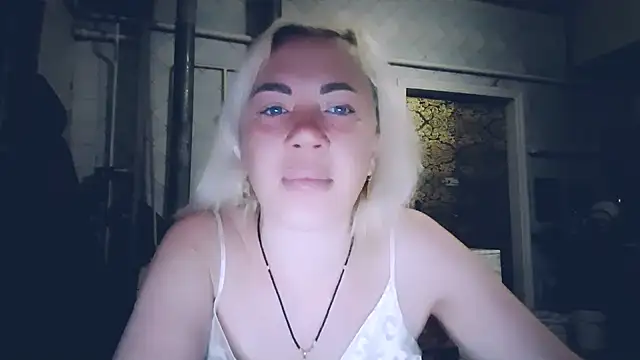 EmmaCat  online show from May 10, 2:59 am
