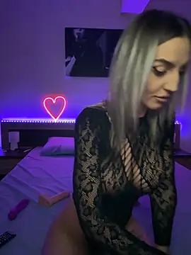adelabby9 online show from September 19, 6:23 pm