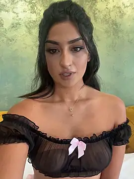 Snapshot of Mia_spicyy chatting on October 18, 7:43 am Mia spicyy online show from October 18, 7:43 am